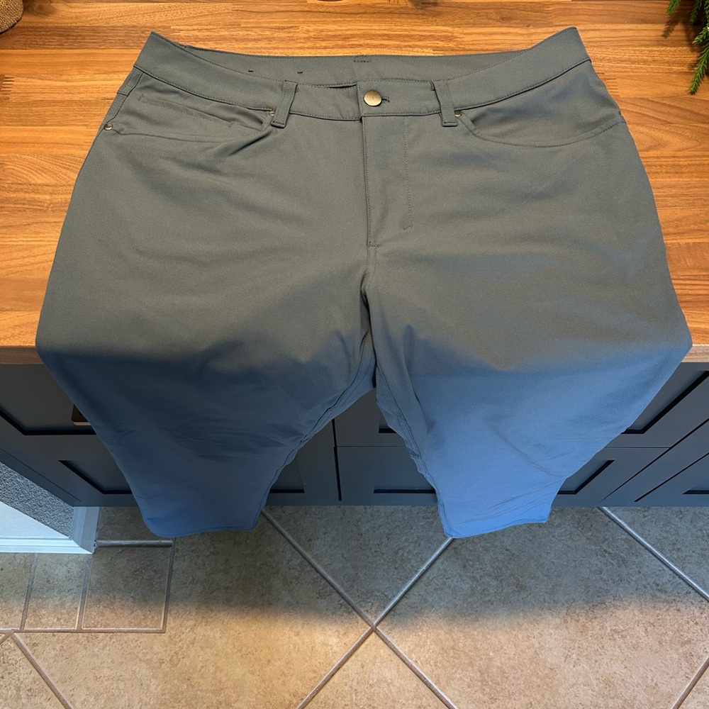 Lululemon men’s ABC pants size 33, like new condition.